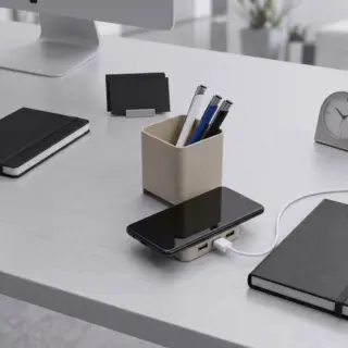 Настольный органайзер Cubic с функциями USB-хаба и беспроводной зарядки