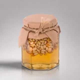Мед с кедровыми орешками